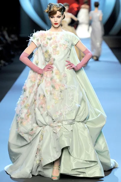 Look 28